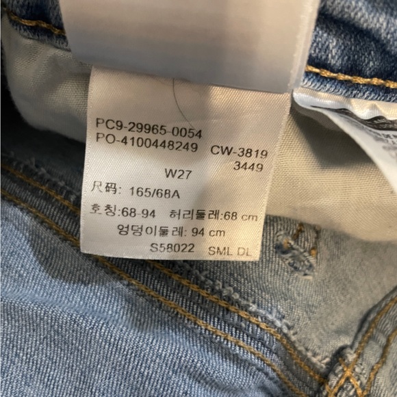 Levi’s Light Wash Mid Rise Mid Length Shorts in Oahu Clouds Size 27 - Picture 11 of 12